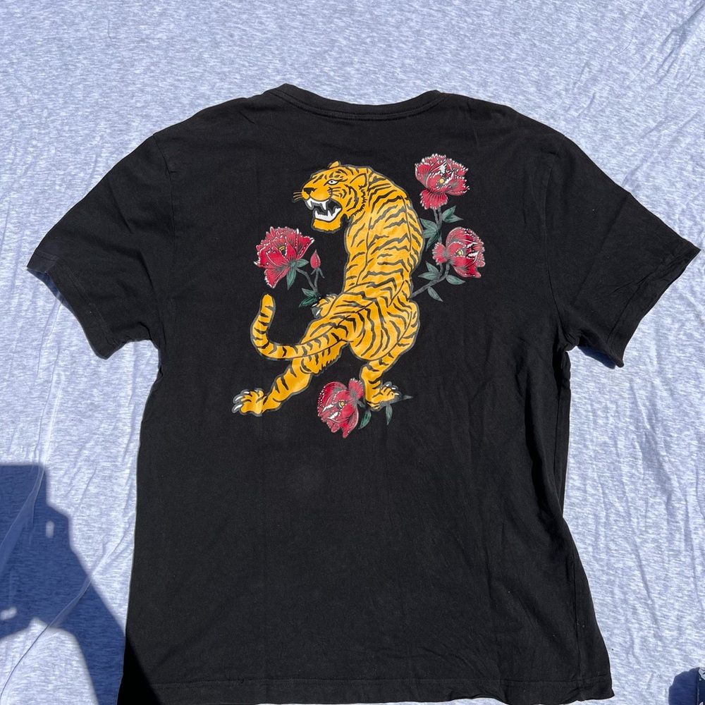 Tiger Rose Graphic Shirt Size M